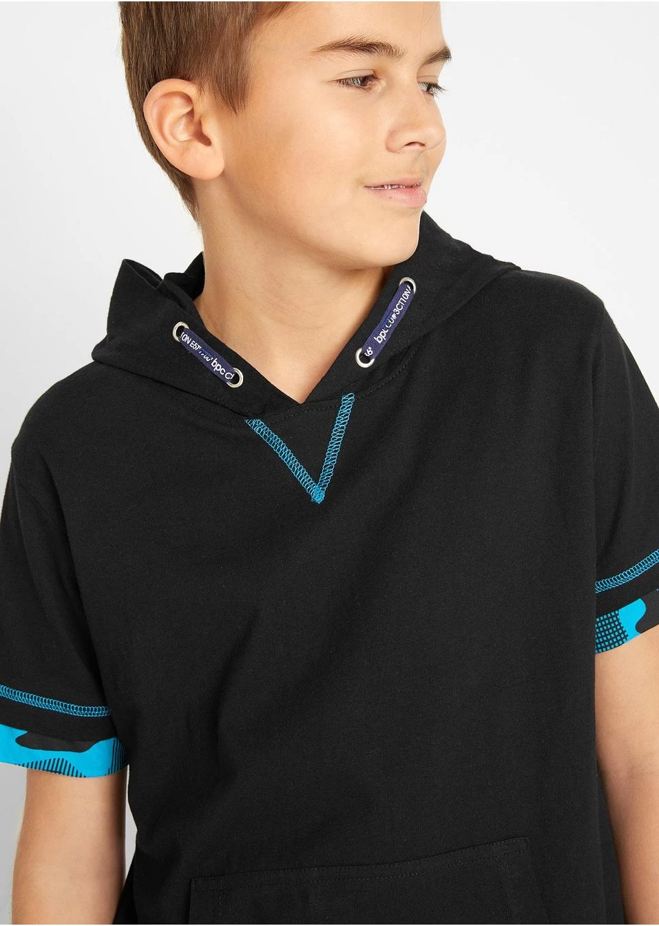 T-shirt à Capuche 7 T-shirt à Capuche – Image 5