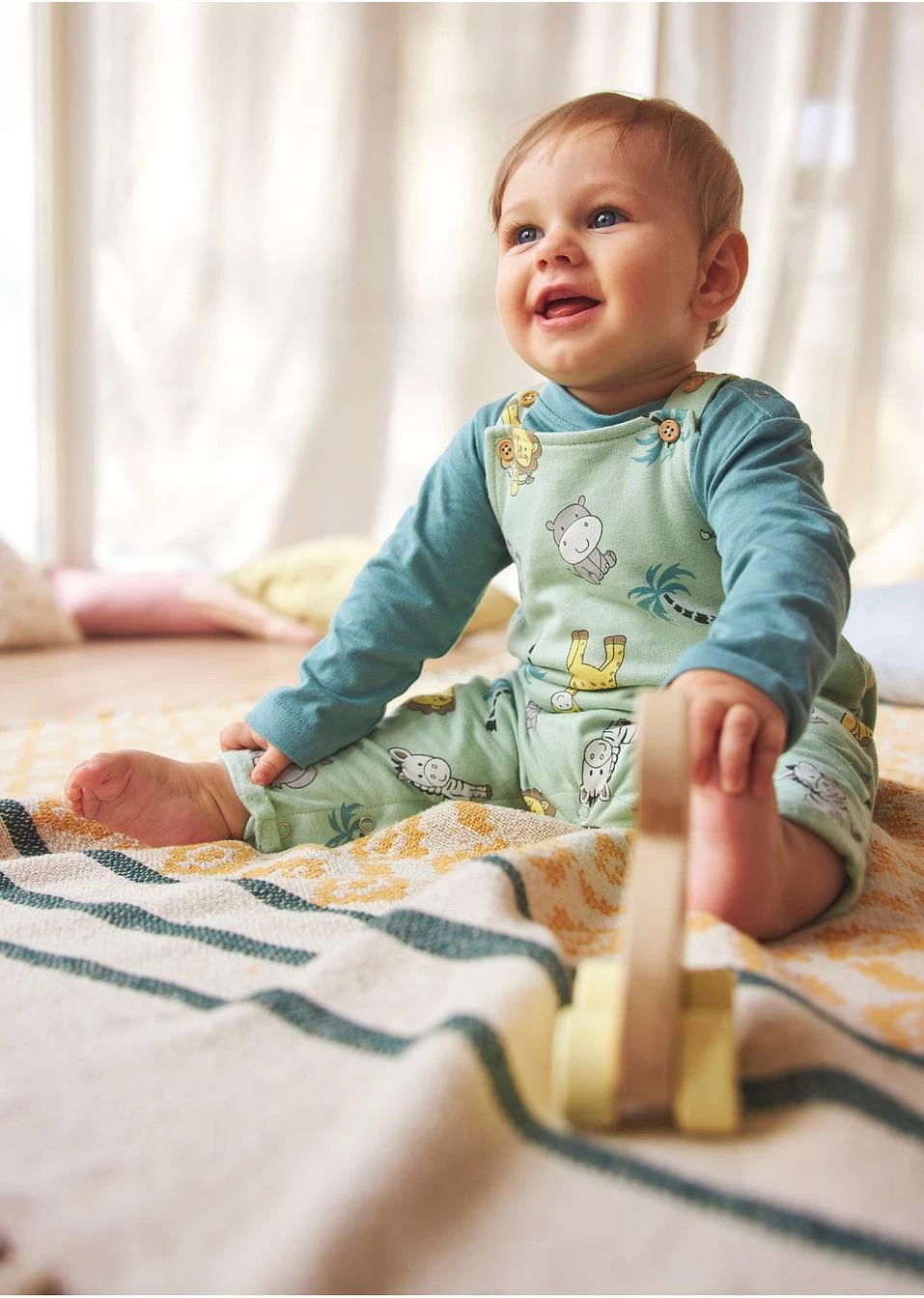 T-shirt Manches Longues Bébé + Salopette Sweat En Coton (Ens. 2 Pces.) 6 T-shirt Manches Longues Bébé + Salopette Sweat En Coton (Ens. 2 Pces.) – Image 4